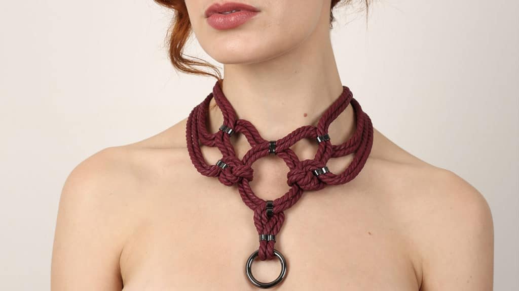 Chocker in knotted rope shibari bondage red burgundy with metal drop ring Figure of A at Brigade Mondaine