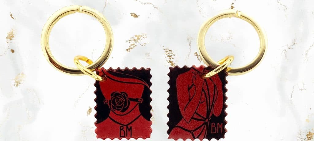 Red key ring engraved, black and gold from DOMESTIQUE chez BRIGADE MONDAINE