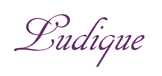 Logo LUDIQUE avec une typographie manuscrite de couleur parme