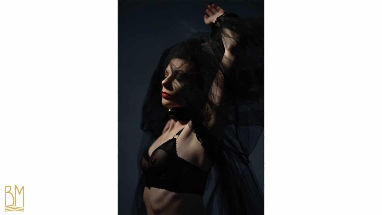 Photo shoot by Lada Vesna photography in collaboration with Brigade Mondaine with Julie Von Trash as a model who wears the brand Gonzales Affaires. The bra is transparent at the level of the chest, it has underwires.