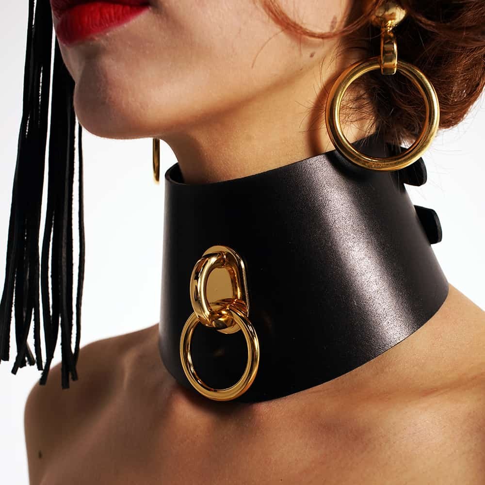 Bondage necklaces in black vegetable leather with ring and 18 carat gold plated ring